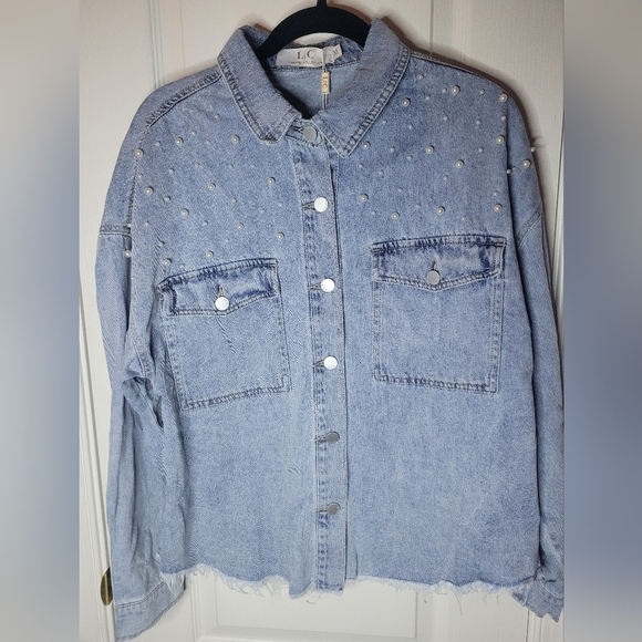 Pearl Studded Denim Shirt/Jacket. Sz M. NWT - Picture 2 of 6